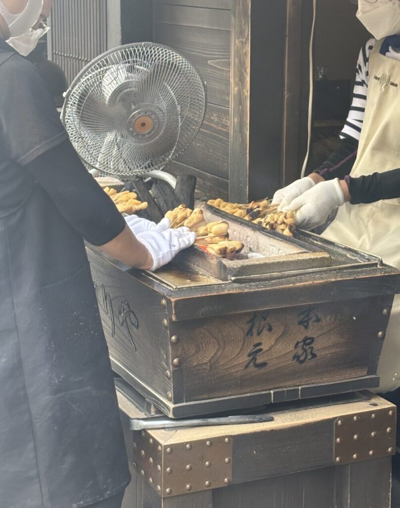 あぶり餅を炙り中